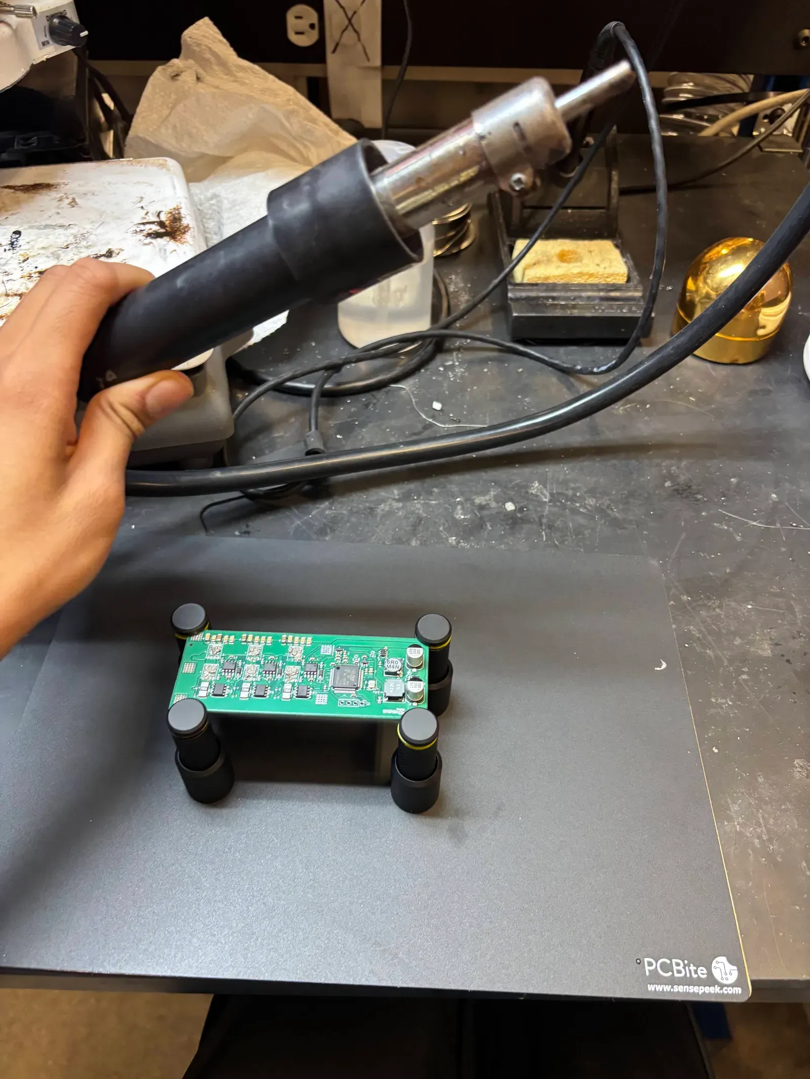 Reworking a part on the board with a hot-air station